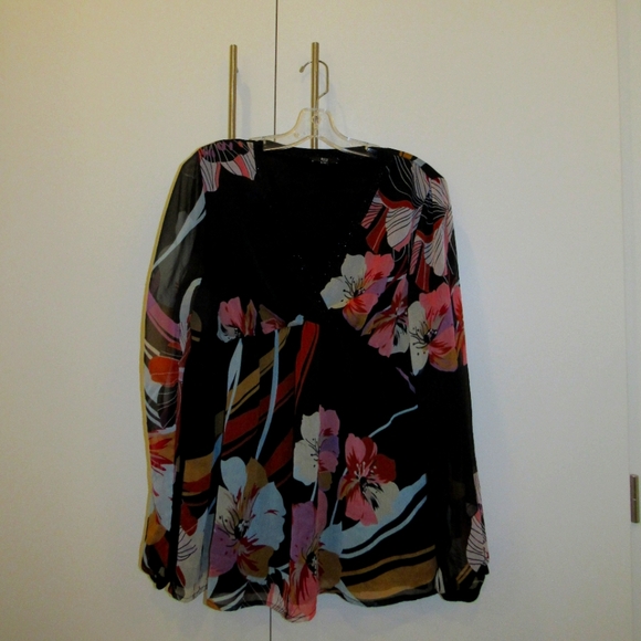 RIU Sheer V-Neck Flowery Top - Picture 1 of 6